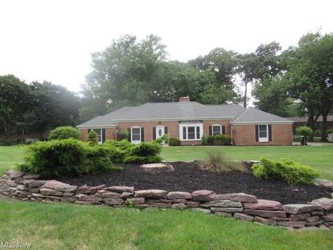 2245 Devonshire Dr NW, Canton, OH 44708 photo 1