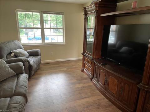 147 Brace Ave, Elyria, OH 44035 photo 4