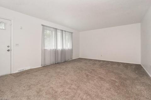 504 Georgetown Ave, Elyria, OH 44035 photo 2