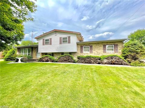 3023 Forestview St NE, Canton, OH 44721 photo 1