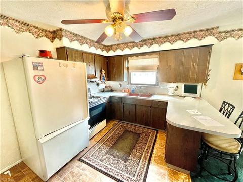 3023 Forestview St NE, Canton, OH 44721 photo 8
