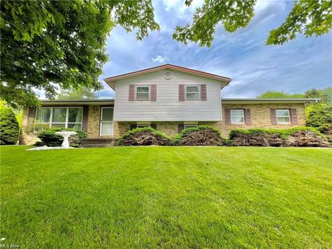 3023 Forestview St NE, Canton, OH 44721 photo 2