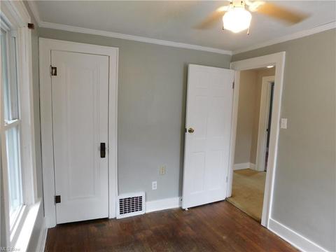 1097 Dayton St, Akron, OH 44310 photo 14