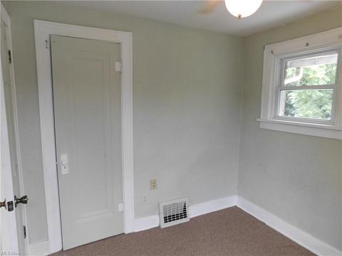 1097 Dayton St, Akron, OH 44310 photo 11