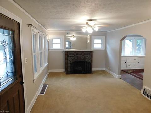 1097 Dayton St, Akron, OH 44310 photo 4