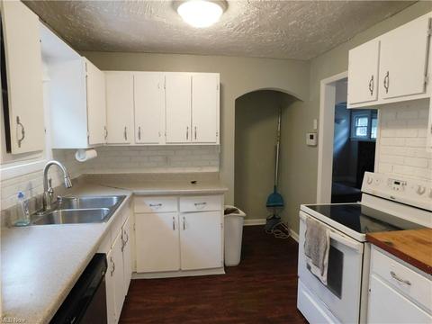 1097 Dayton St, Akron, OH 44310 photo 8