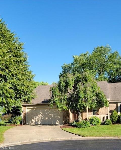 127 Evesham Cir NE, Canton, OH 44721 photo 1