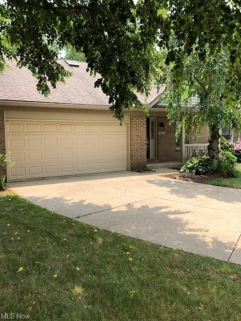 127 Evesham Cir NE, Canton, OH 44721 photo 2