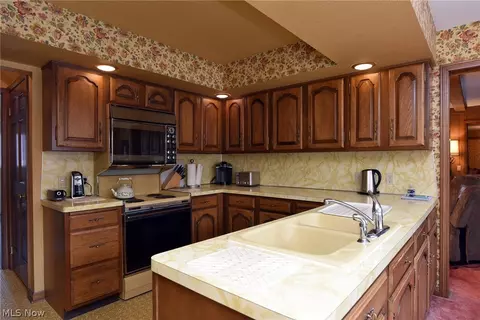 1725 Turnberry Cir NW, Canton, OH 44708 photo 12