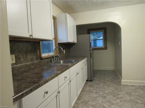 677 Patterson Ave, Akron, OH 44310 photo 11