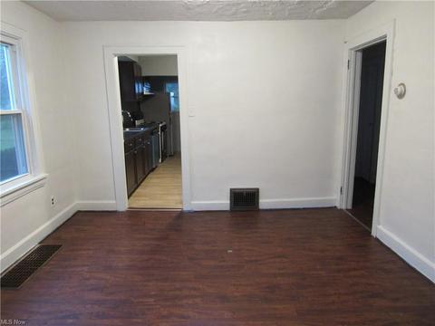 677 Patterson Ave, Akron, OH 44310 photo 4