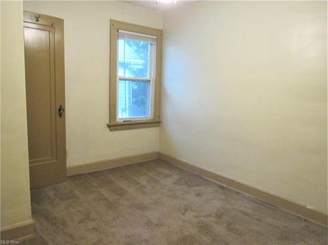 677 Patterson Ave, Akron, OH 44310 photo 13
