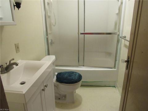 677 Patterson Ave, Akron, OH 44310 photo 14