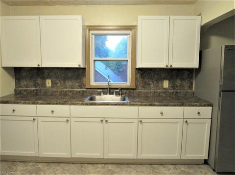 677 Patterson Ave, Akron, OH 44310 photo 12