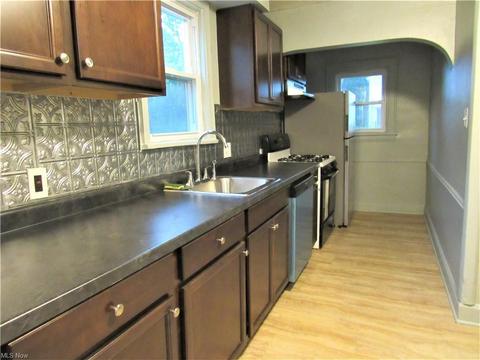 677 Patterson Ave, Akron, OH 44310 photo 6
