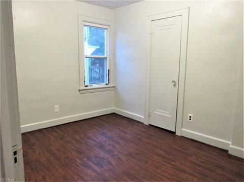 677 Patterson Ave, Akron, OH 44310 photo 8