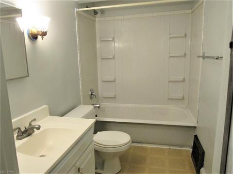 677 Patterson Ave, Akron, OH 44310 photo 7