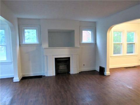 677 Patterson Ave, Akron, OH 44310 photo 3