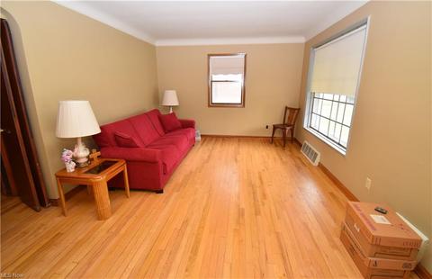361 E 264 St, Euclid, OH 44132 photo 3