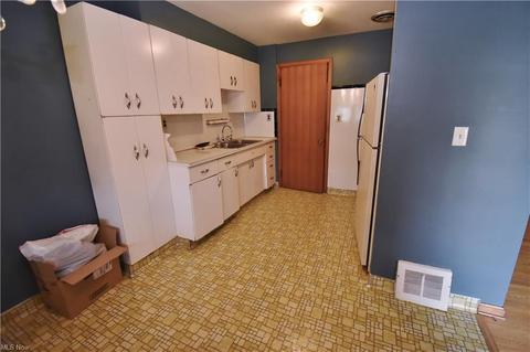 361 E 264 St, Euclid, OH 44132 photo 6