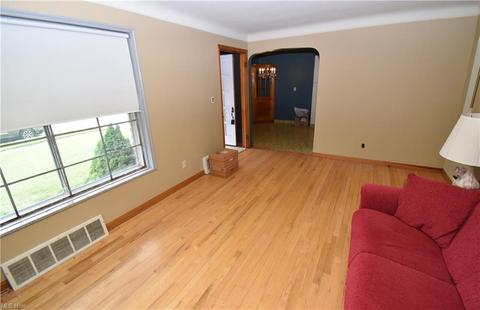 361 E 264 St, Euclid, OH 44132 photo 4