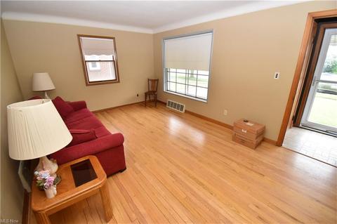 361 E 264 St, Euclid, OH 44132 photo 2