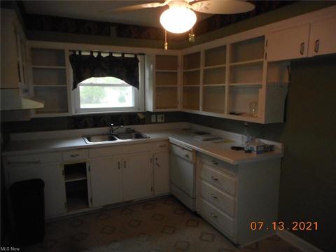1009 Gulf Rd, Elyria, OH 44035 photo 9