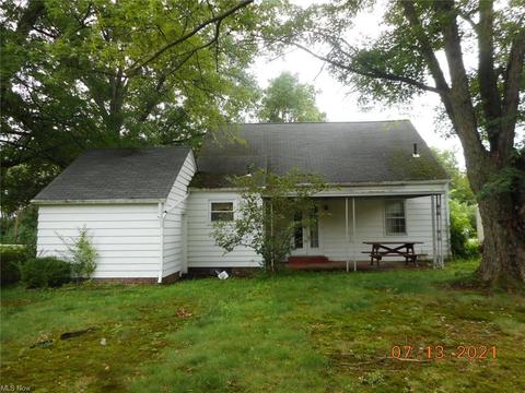 1009 Gulf Rd, Elyria, OH 44035 photo 4