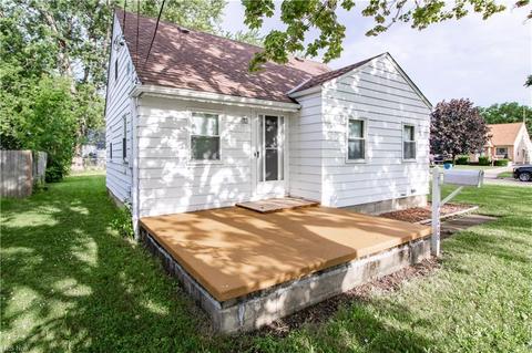 1200 Maple Dr, Lorain, OH 44052 photo 2