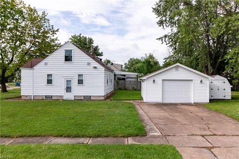 1200 Maple Dr, Lorain, OH 44052 photo 4