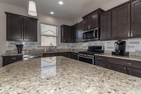 7137 Maple St, Mentor, OH 44060 photo 4