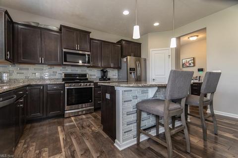 7137 Maple St, Mentor, OH 44060 photo 3