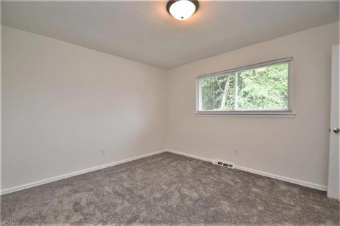 5821 E Glenn Dr, Maple Heights, OH 44137 photo 14