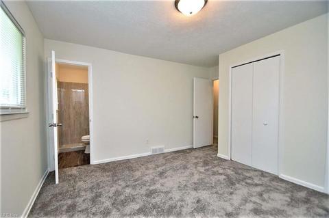 5821 E Glenn Dr, Maple Heights, OH 44137 photo 15