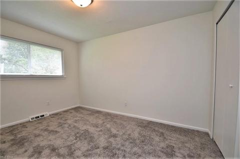 5821 E Glenn Dr, Maple Heights, OH 44137 photo 18