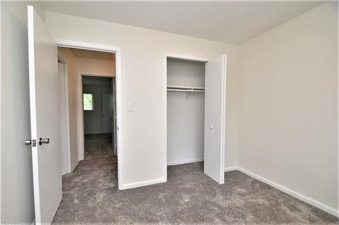 5821 E Glenn Dr, Maple Heights, OH 44137 photo 23