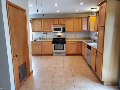 5829 Dunbar Ave, Ashtabula, OH 44004 photo 5