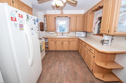275 Struthers Liberty Rd, Campbell, OH 44405 photo 7