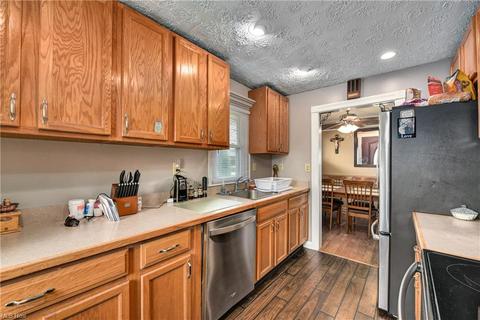 10141 Moore Dr, Parma, OH 44130 photo 10