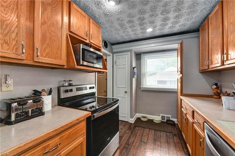 10141 Moore Dr, Parma, OH 44130 photo 9