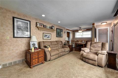 10141 Moore Dr, Parma, OH 44130 photo 4