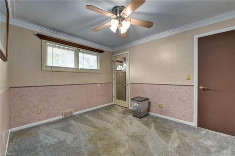10141 Moore Dr, Parma, OH 44130 photo 16
