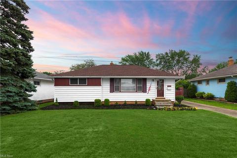 10141 Moore Dr, Parma, OH 44130 photo 1