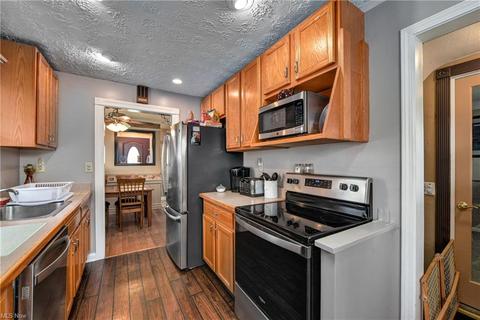 10141 Moore Dr, Parma, OH 44130 photo 11