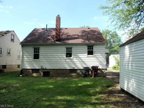 350 E 46th St, Lorain, OH 44052 photo 2