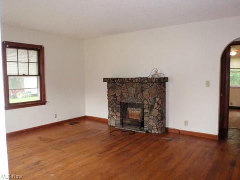350 E 46th St, Lorain, OH 44052 photo 5