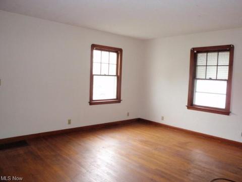 350 E 46th St, Lorain, OH 44052 photo 6