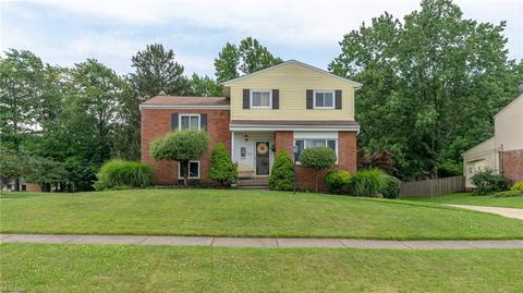 5541 Sequoia Dr, Parma, OH 44134 photo 2