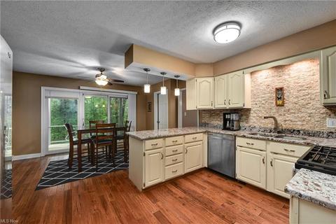392 Windward Dr, Elyria, OH 44035 photo 18