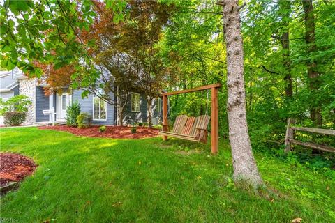 392 Windward Dr, Elyria, OH 44035 photo 2